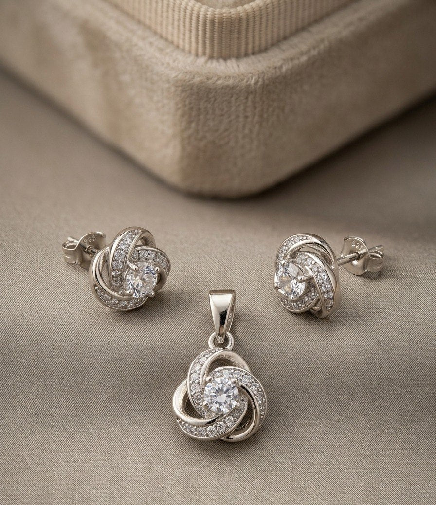 925 Sterling Silver Classic Solitaire Pendant & Stud Earrings Set